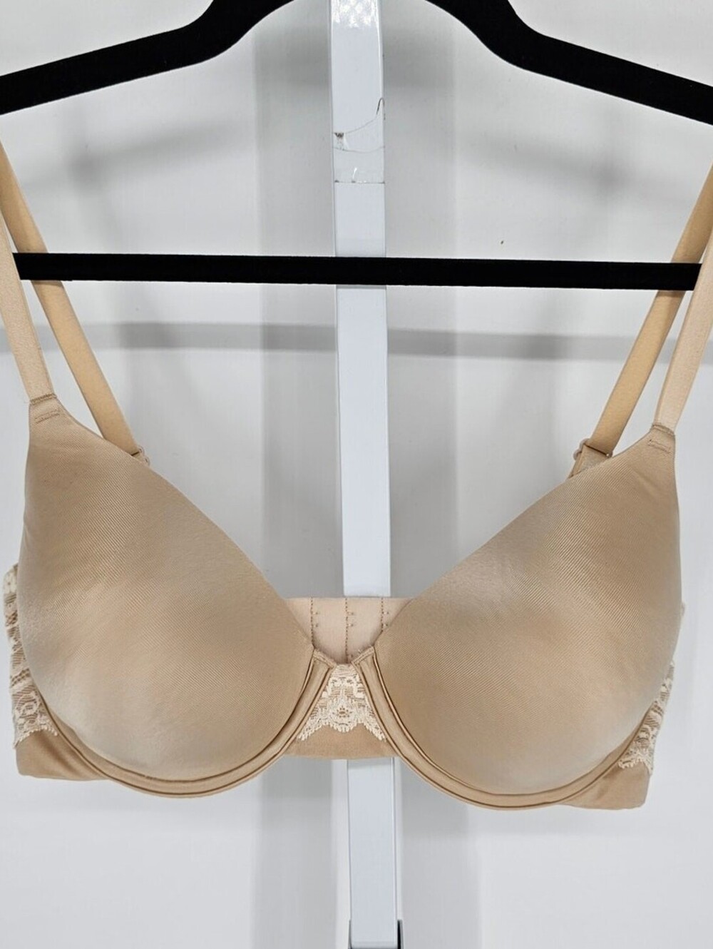 Maidenform Womens Sz L Classic Lightly Padded T Shirt Bra Beige w/ Cream Lace